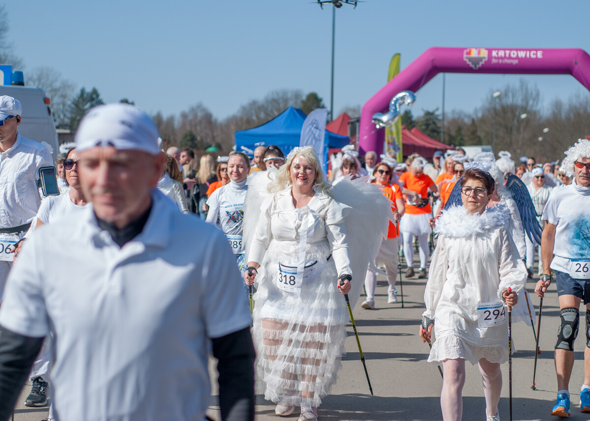 Za nami kolejna, dwunasta już odsłona biegu fundacji Śląskie Anioły. Kilkuset uczestników ruszyło dziś w trasę biegnącą alejkami katowickiego Parku Leśnego.