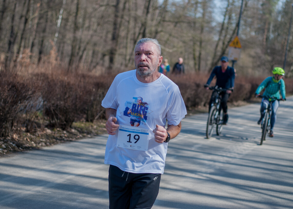 Za nami kolejna, dwunasta już odsłona biegu fundacji Śląskie Anioły. Kilkuset uczestników ruszyło dziś w trasę biegnącą alejkami katowickiego Parku Leśnego.