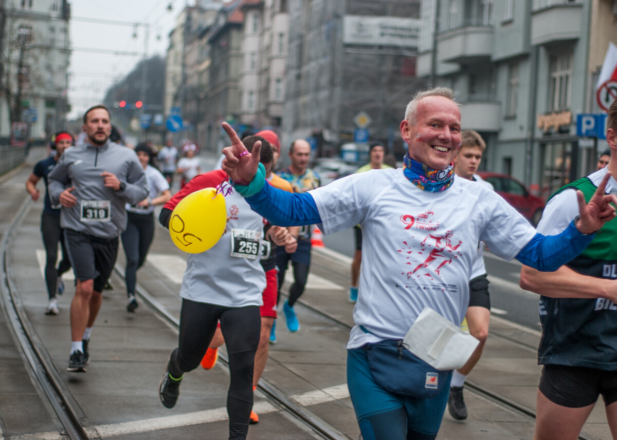 Za nami kolejna edycja Biegu Niepodległości im. Dziewięciu z „Wujka”, przyciągnęła około tysiąca uczestników.