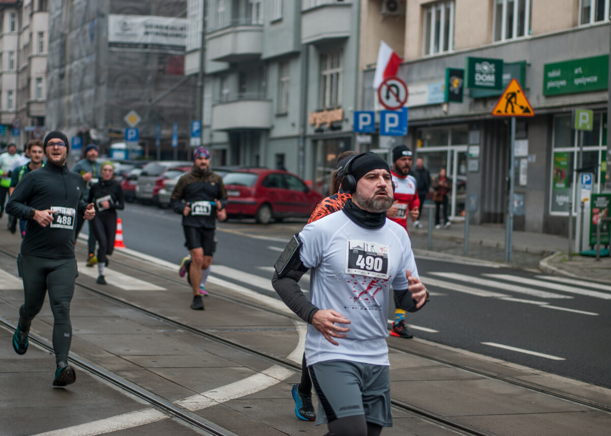 Za nami kolejna edycja Biegu Niepodległości im. Dziewięciu z „Wujka”, przyciągnęła około tysiąca uczestników.
