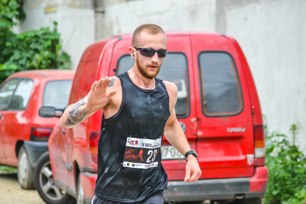 Kilkaset osób wzięło udział w IV edycji szopienickiego biegu. Pogoda dopisała, frekwencja także, a my mamy dla Was prawie 200 zdjęć, łapcie!