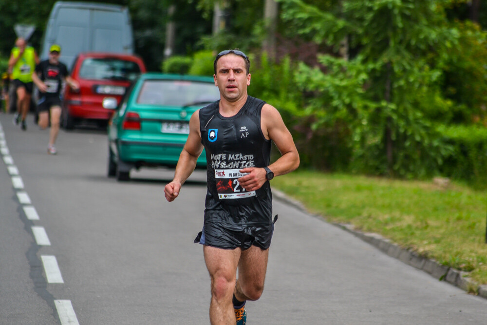 Kilkaset osób wzięło udział w IV edycji szopienickiego biegu. Pogoda dopisała, frekwencja także, a my mamy dla Was prawie 200 zdjęć, łapcie!