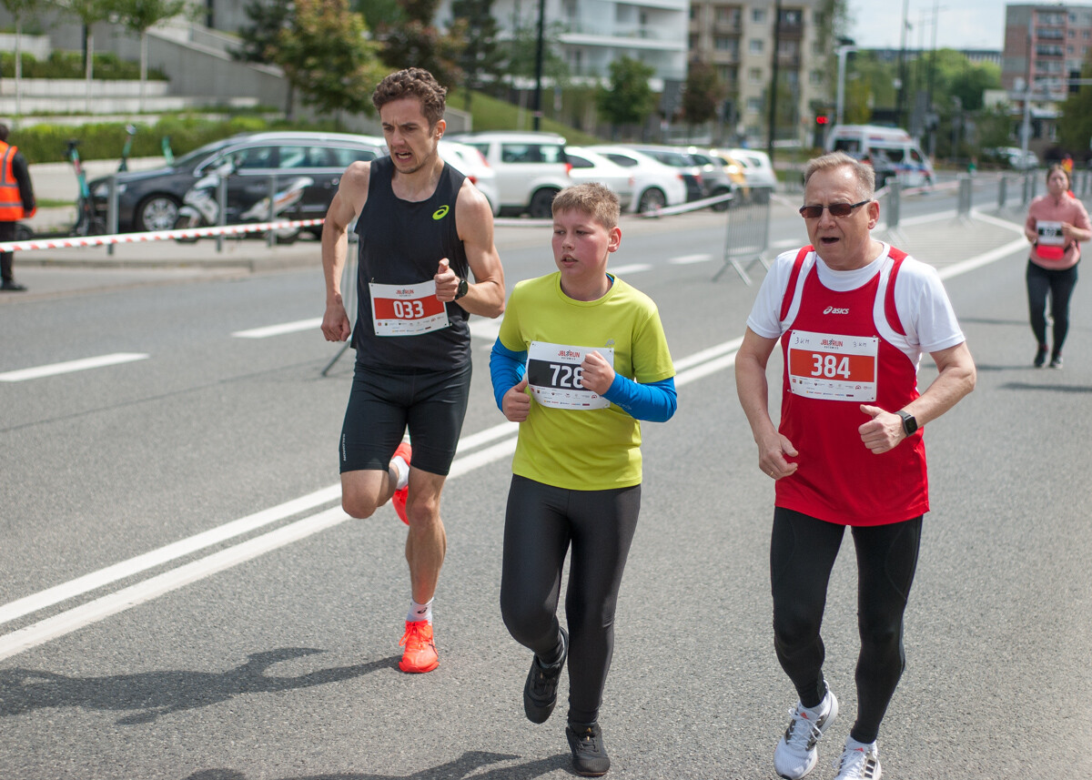 Za nami pierwsza edycja biegu JBL Run Katowice, na starcie pojawiło się półtora tysiąca biegaczy.