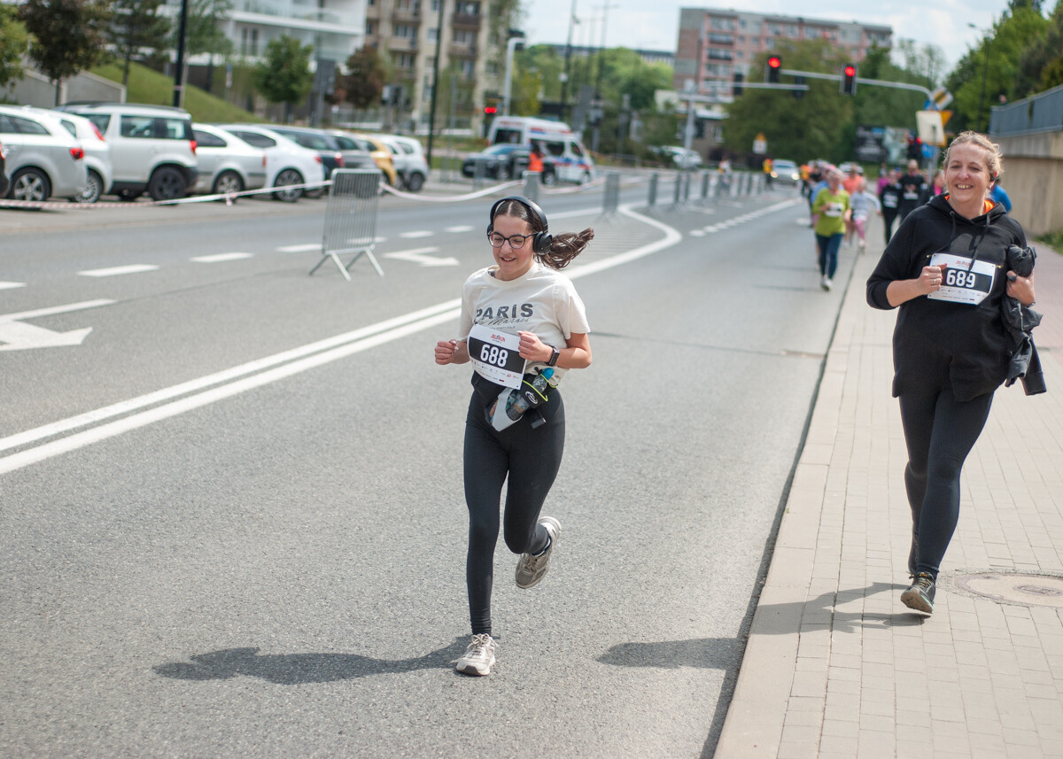 Za nami pierwsza edycja biegu JBL Run Katowice, na starcie pojawiło się półtora tysiąca biegaczy.