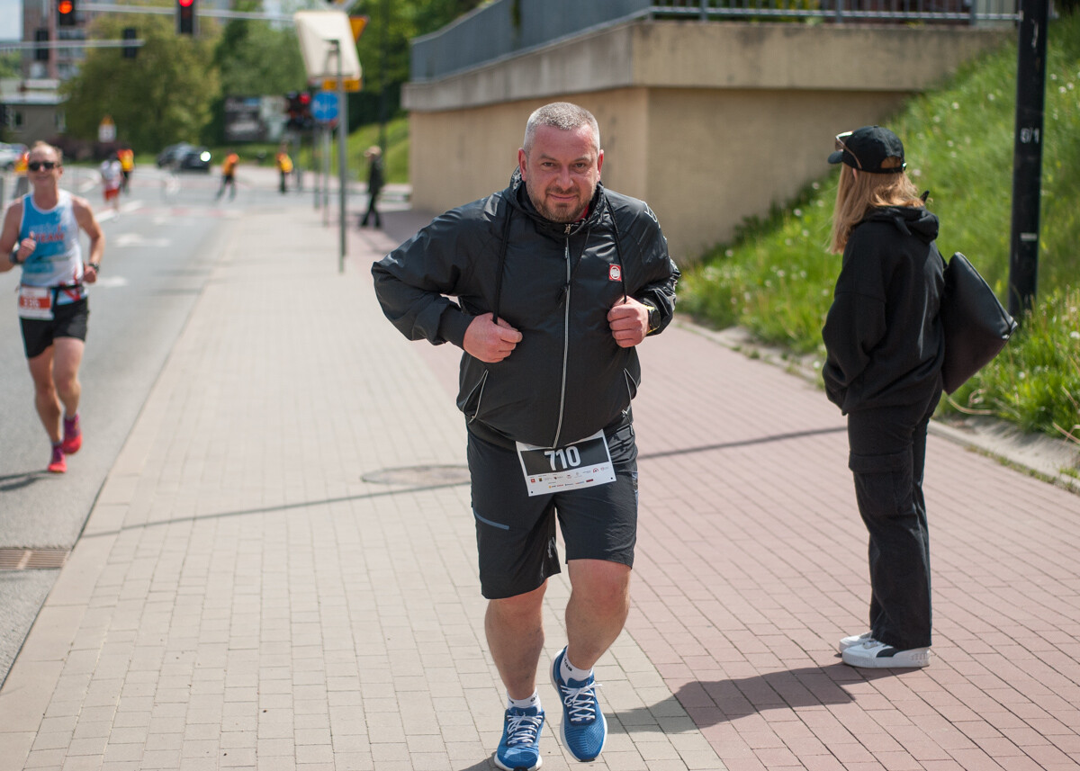 Za nami pierwsza edycja biegu JBL Run Katowice, na starcie pojawiło się półtora tysiąca biegaczy.