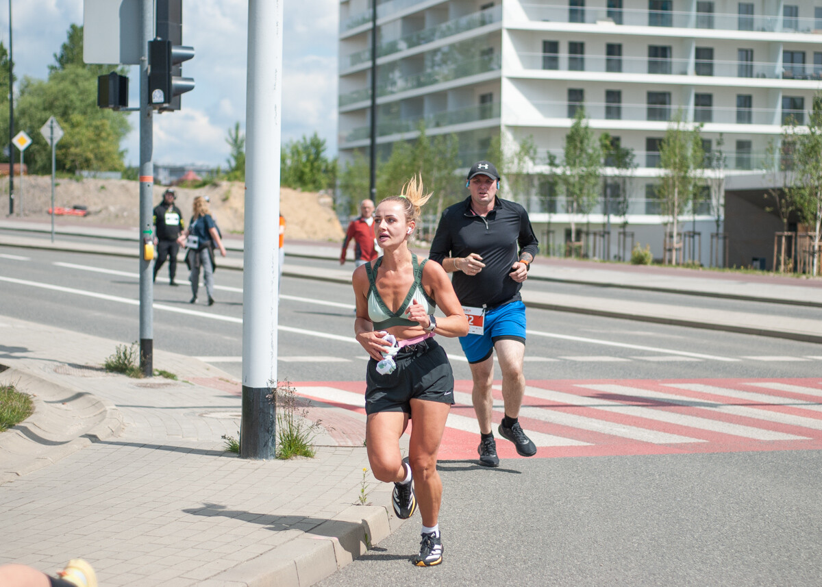 Za nami pierwsza edycja biegu JBL Run Katowice, na starcie pojawiło się półtora tysiąca biegaczy.