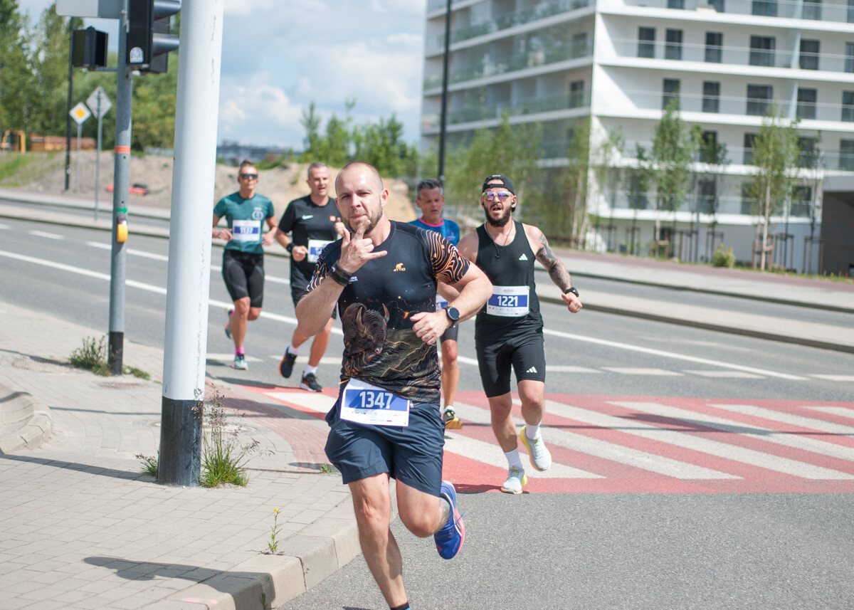 Za nami pierwsza edycja biegu JBL Run Katowice, na starcie pojawiło się półtora tysiąca biegaczy.