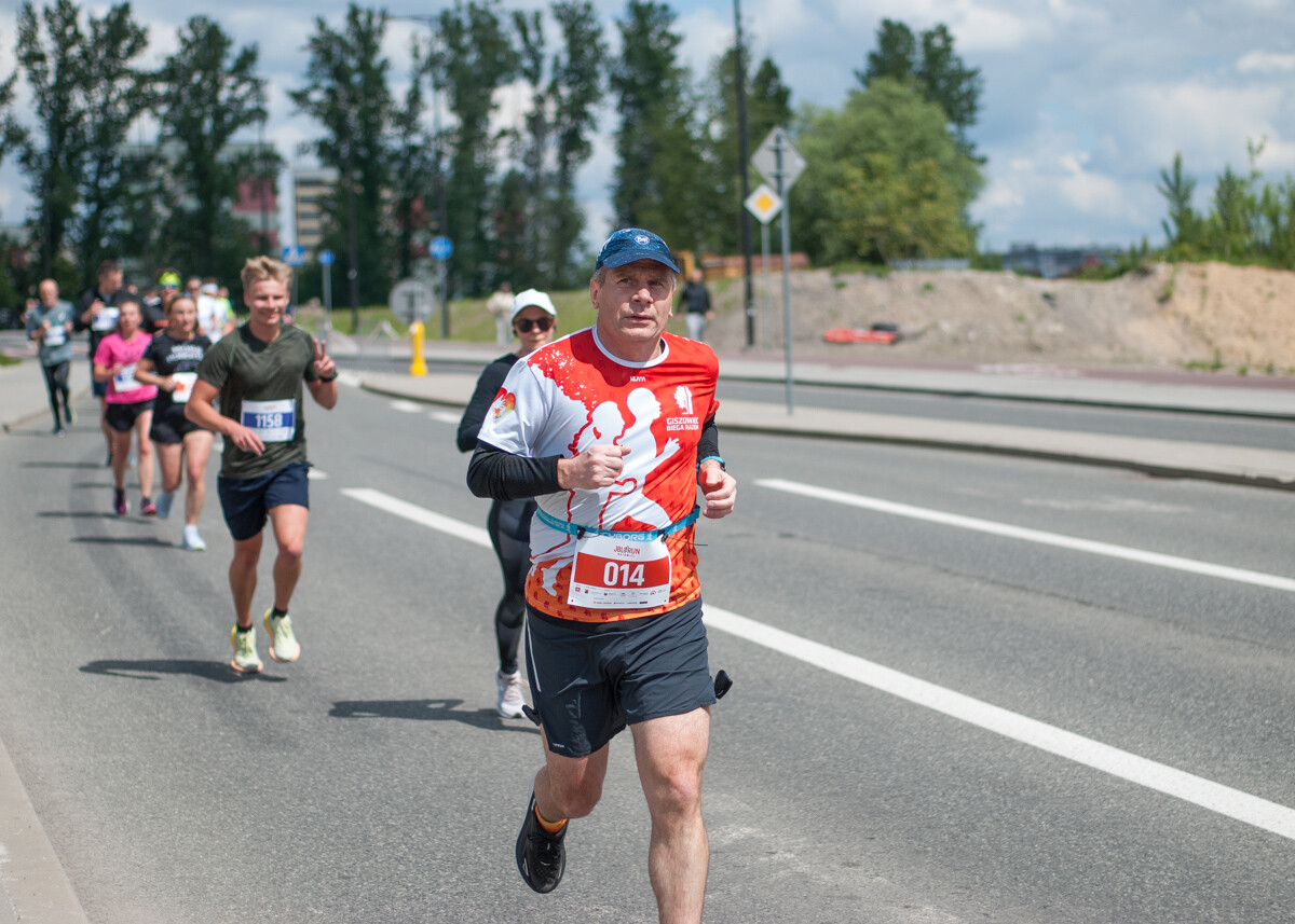 Za nami pierwsza edycja biegu JBL Run Katowice, na starcie pojawiło się półtora tysiąca biegaczy.