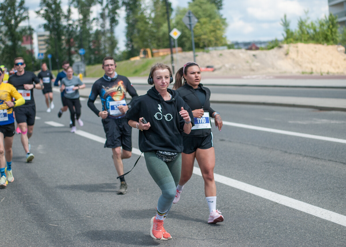 Za nami pierwsza edycja biegu JBL Run Katowice, na starcie pojawiło się półtora tysiąca biegaczy.