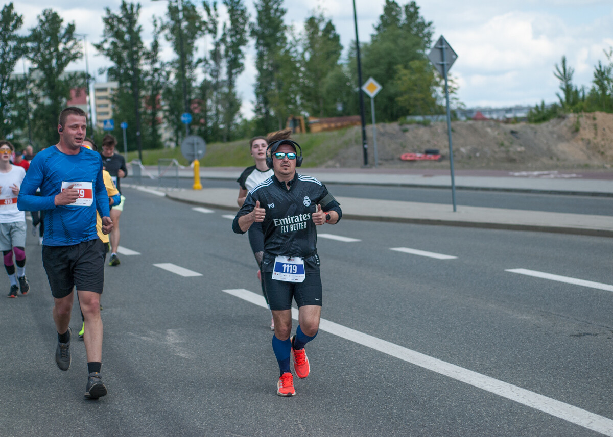 Za nami pierwsza edycja biegu JBL Run Katowice, na starcie pojawiło się półtora tysiąca biegaczy.
