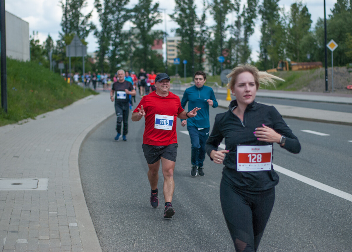 Za nami pierwsza edycja biegu JBL Run Katowice, na starcie pojawiło się półtora tysiąca biegaczy.
