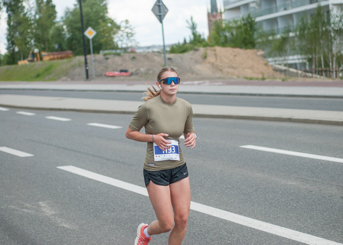 Za nami pierwsza edycja biegu JBL Run Katowice, na starcie pojawiło się półtora tysiąca biegaczy.
