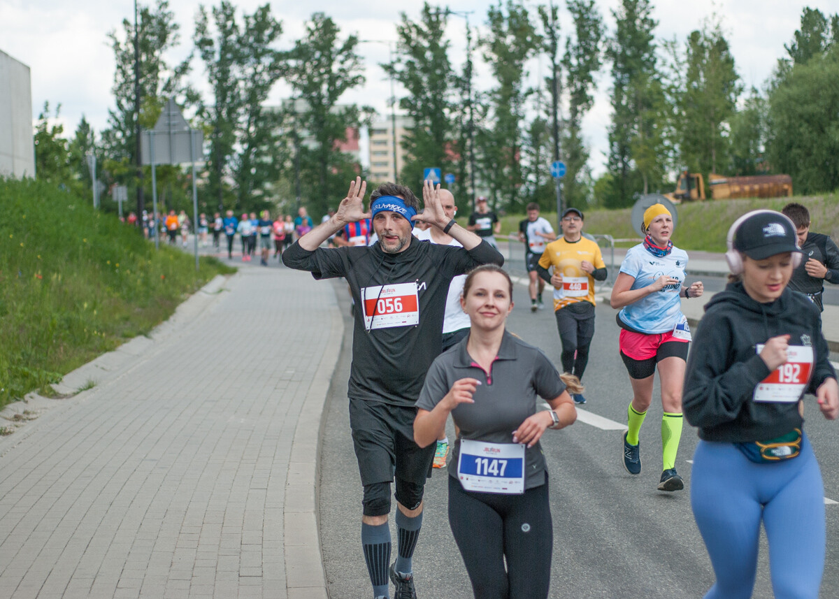 Za nami pierwsza edycja biegu JBL Run Katowice, na starcie pojawiło się półtora tysiąca biegaczy.