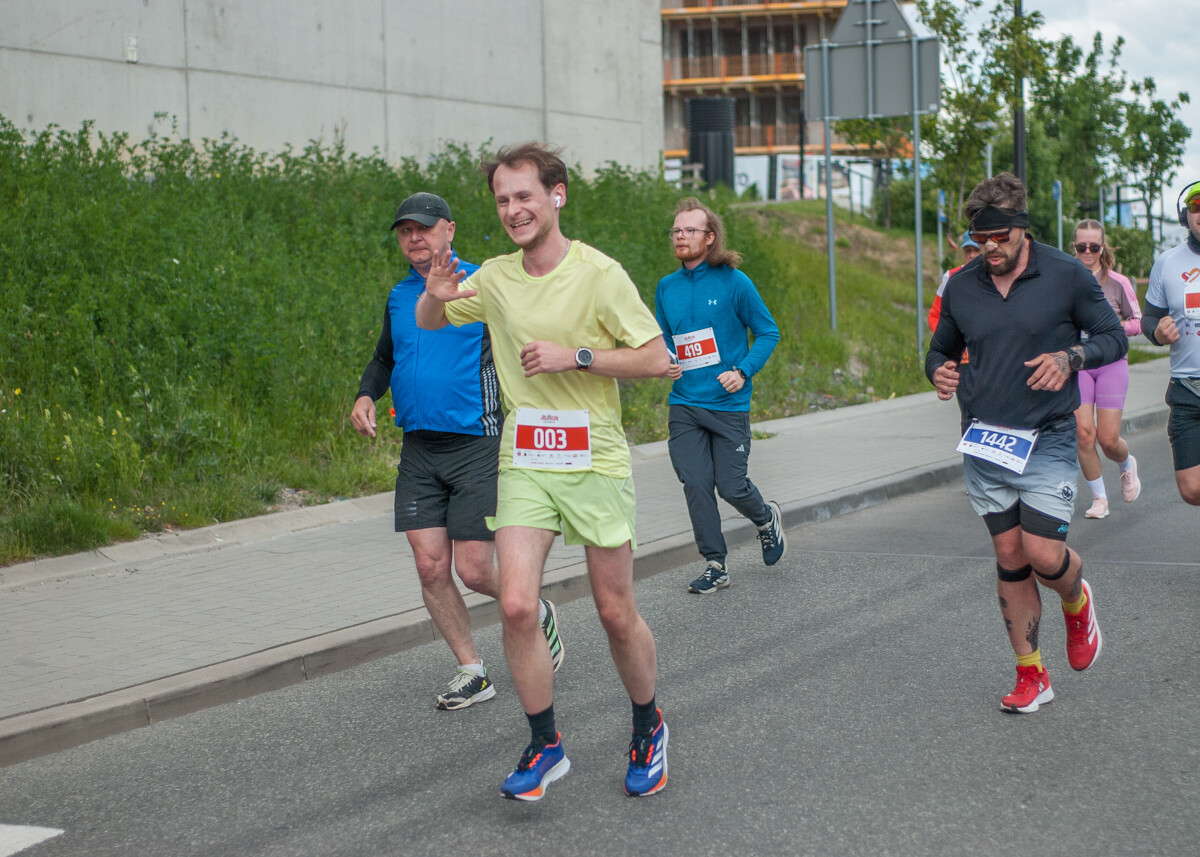Za nami pierwsza edycja biegu JBL Run Katowice, na starcie pojawiło się półtora tysiąca biegaczy.