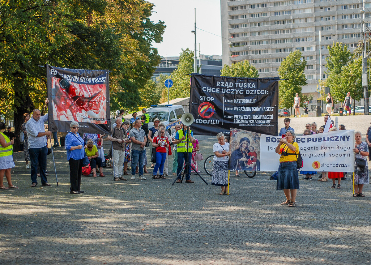Najbardziej kolorowa impreza w mieście po raz 8 już przeszła przez centrum Katowic. Marsz równości po raz kolejny zgromadził tłum ludzi, rzeszę gapiów, i rok rocznie coraz mniejszą grupę kontrmanifestantów.