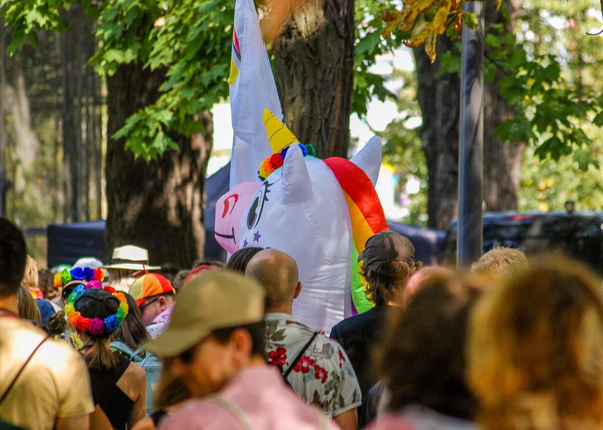 Najbardziej kolorowa impreza w mieście po raz 8 już przeszła przez centrum Katowic. Marsz równości po raz kolejny zgromadził tłum ludzi, rzeszę gapiów, i rok rocznie coraz mniejszą grupę kontrmanifestantów.