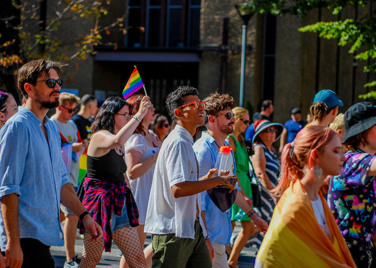 Najbardziej kolorowa impreza w mieście po raz 8 już przeszła przez centrum Katowic. Marsz równości po raz kolejny zgromadził tłum ludzi, rzeszę gapiów i rok rocznie coraz mniejszą grupę kontrmanifestantów.