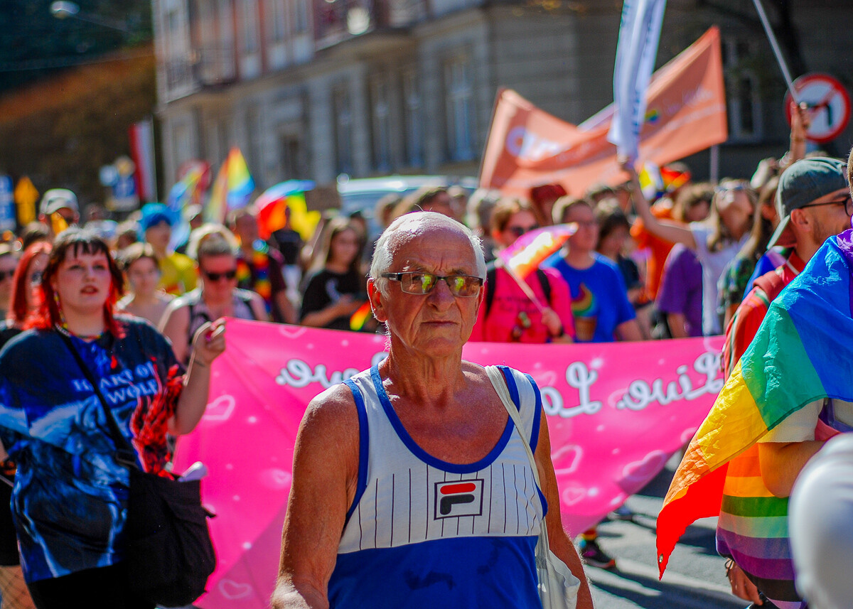 Najbardziej kolorowa impreza w mieście po raz 8 już przeszła przez centrum Katowic. Marsz równości po raz kolejny zgromadził tłum ludzi, rzeszę gapiów i rok rocznie coraz mniejszą grupę kontrmanifestantów.