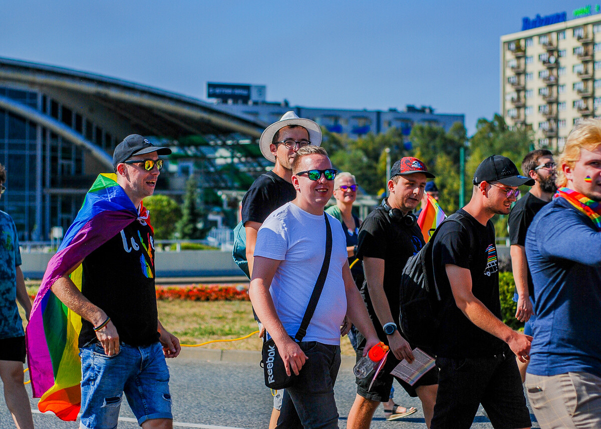 Najbardziej kolorowa impreza w mieście po raz 8 już przeszła przez centrum Katowic. Marsz równości po raz kolejny zgromadził tłum ludzi, rzeszę gapiów i rok rocznie coraz mniejszą grupę kontrmanifestantów.