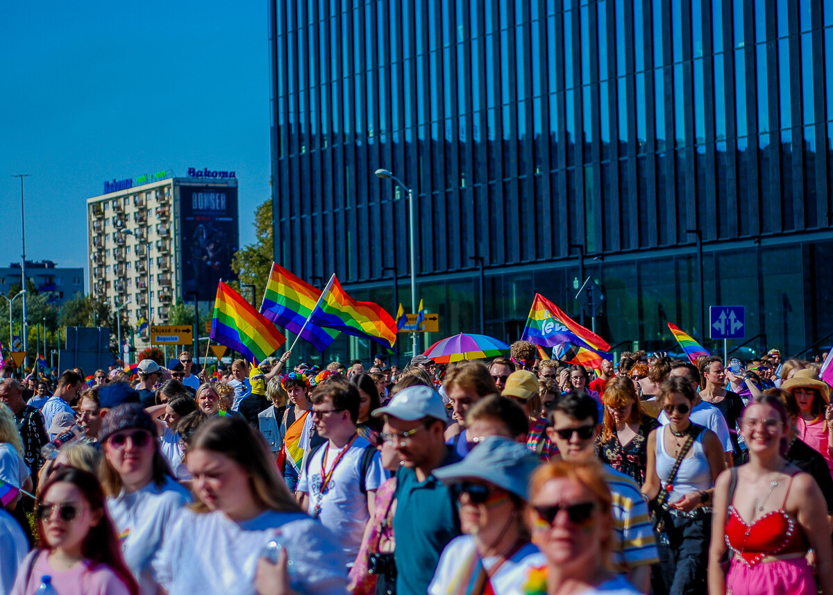 Najbardziej kolorowa impreza w mieście po raz 8 już przeszła przez centrum Katowic. Marsz równości po raz kolejny zgromadził tłum ludzi, rzeszę gapiów i rok rocznie coraz mniejszą grupę kontrmanifestantów.