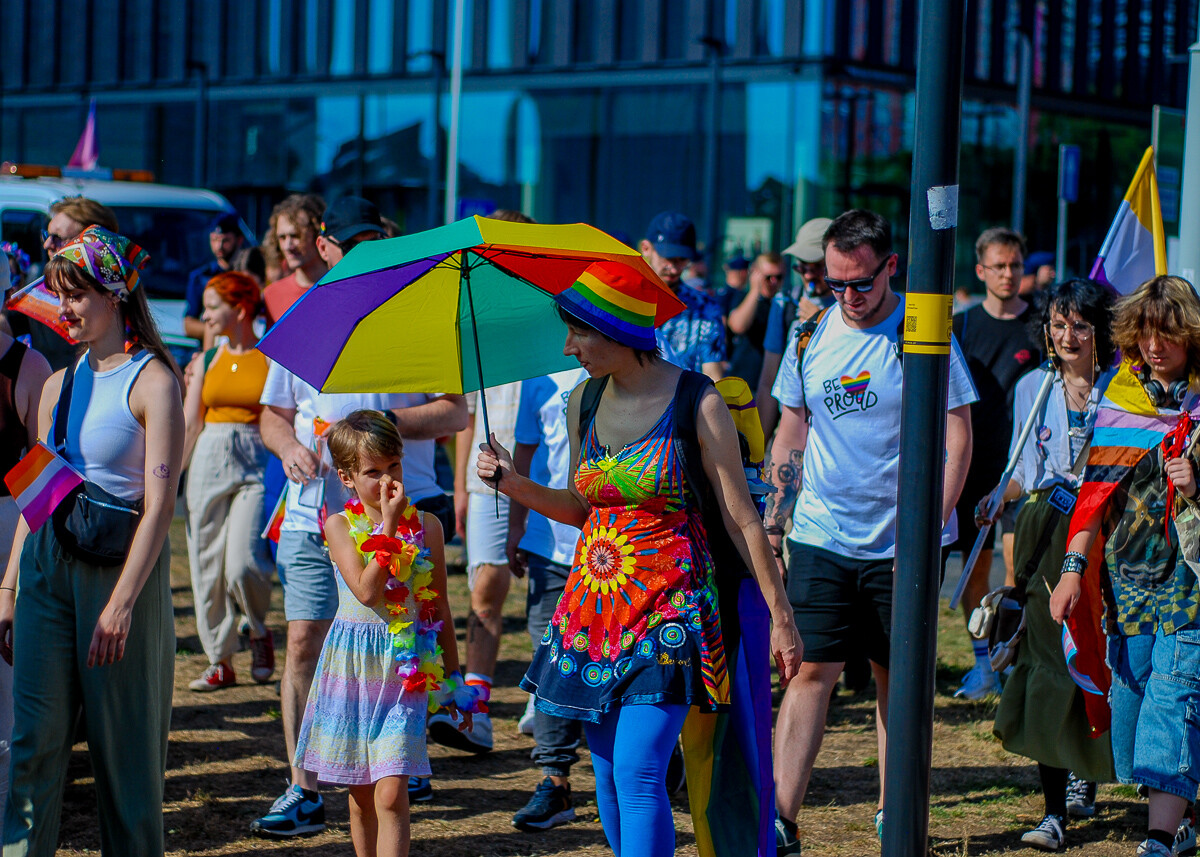 Najbardziej kolorowa impreza w mieście po raz 8 już przeszła przez centrum Katowic. Marsz równości po raz kolejny zgromadził tłum ludzi, rzeszę gapiów i rok rocznie coraz mniejszą grupę kontrmanifestantów.