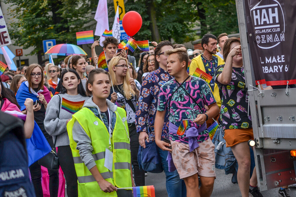 Mniej złości, więcej miłości – z tym hasłem na ustach i transparentach wyruszył III w historii Marsz Równości w Katowicach. Jak informują organizatorzy, przyszło 6 tysięcy ludzi!