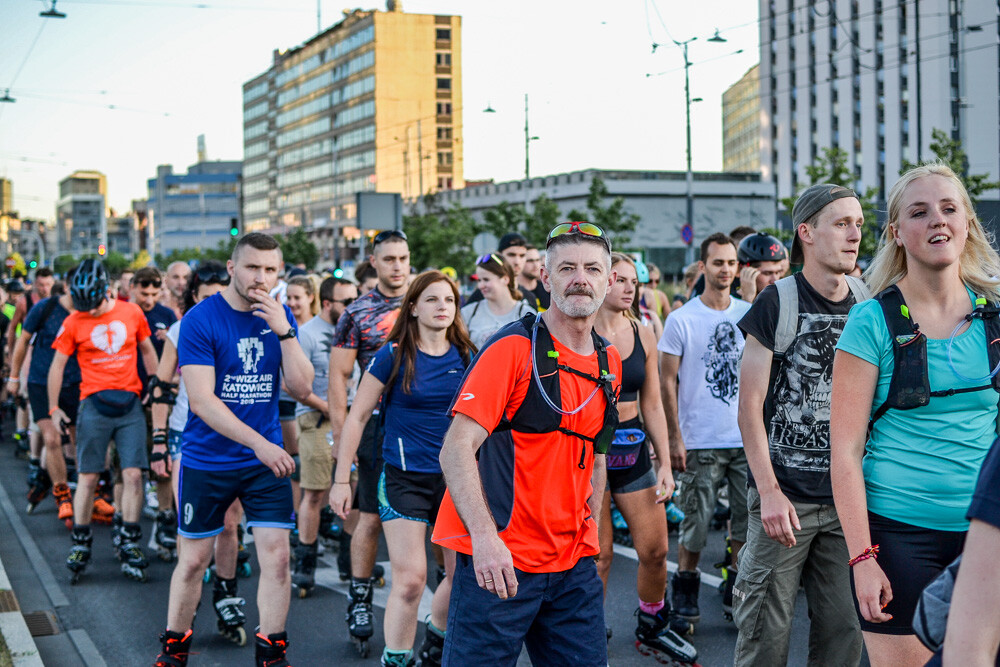 Długo przyszło nam czekać na kolejną edycją wielkiej rolkarskiej imprezy, jaką jest Nightskating Katowice. Setki uczestników przejechały przez Katowice po liczącej kilkanaście kilometrów trasie.