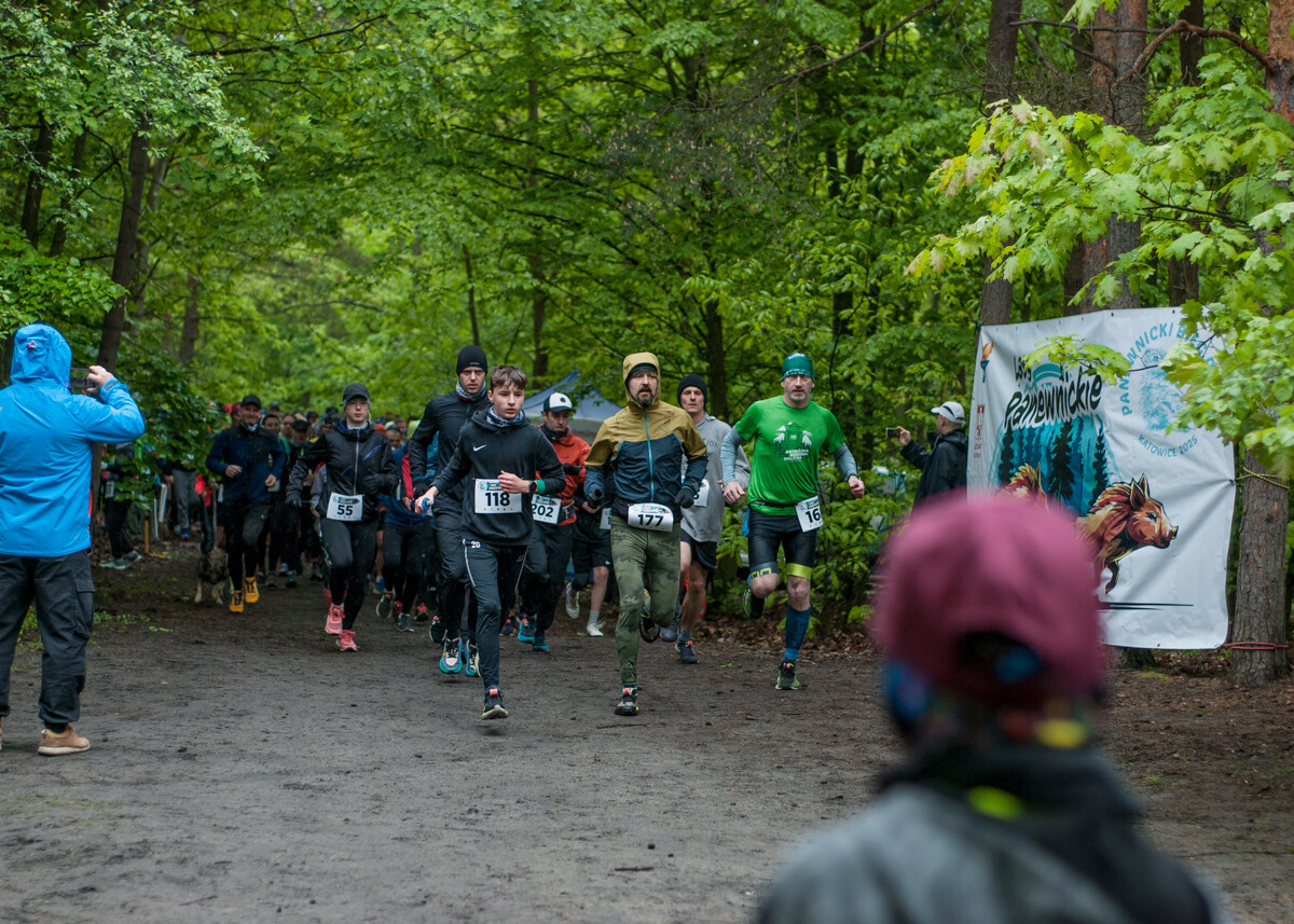 Za nami majowa odsłona Panewnickiego Biegu Dzika, mimo niepogody na starcie pojawiło się około 300 osób. Mamy zdjęcia!