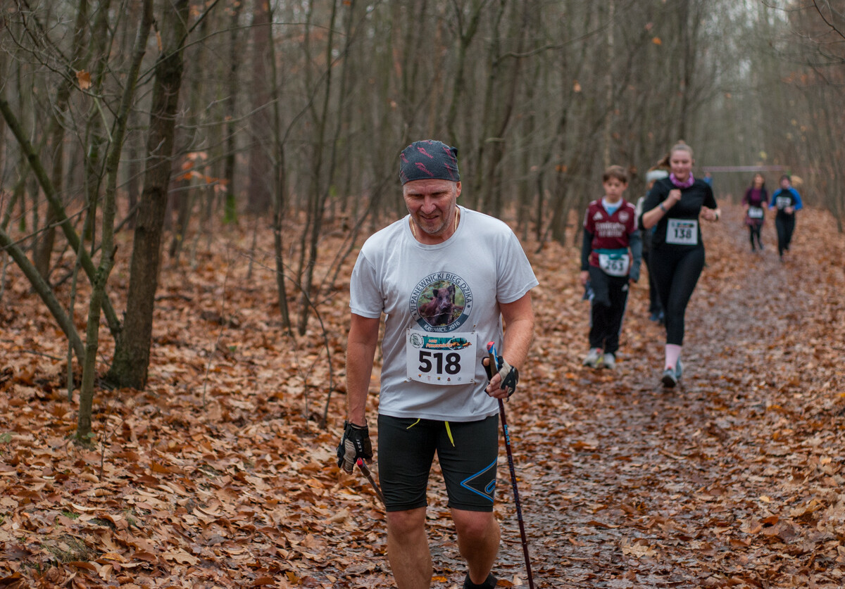 Za nami kolejna, listopadowa odsłona Panewnickiego Dzikiego Biegu. Kilkaset osób stawiło się na starcie, mamy zdjęcia!