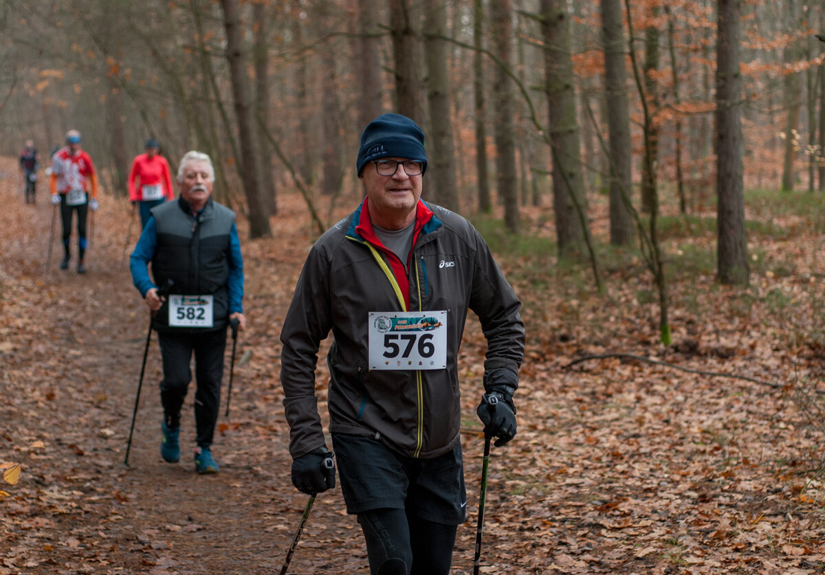 Za nami kolejna, listopadowa odsłona Panewnickiego Dzikiego Biegu. Kilkaset osób stawiło się na starcie, mamy zdjęcia!