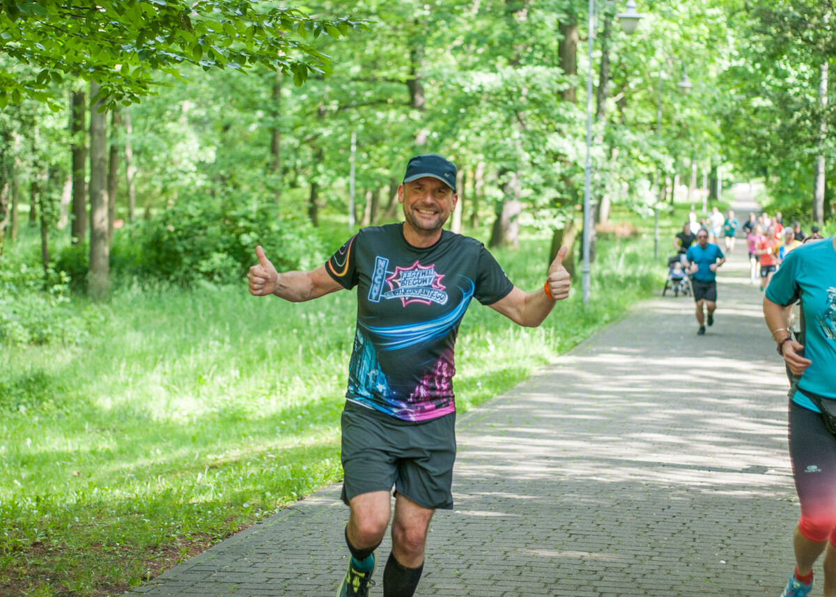 Za nami kolejna, majowa odsłona spotkań biegowych parkrun. Dzisiejsza, 410. edycja została zorganizowana z okazji Dnia Dziecka. Byliśmy na niej i my!