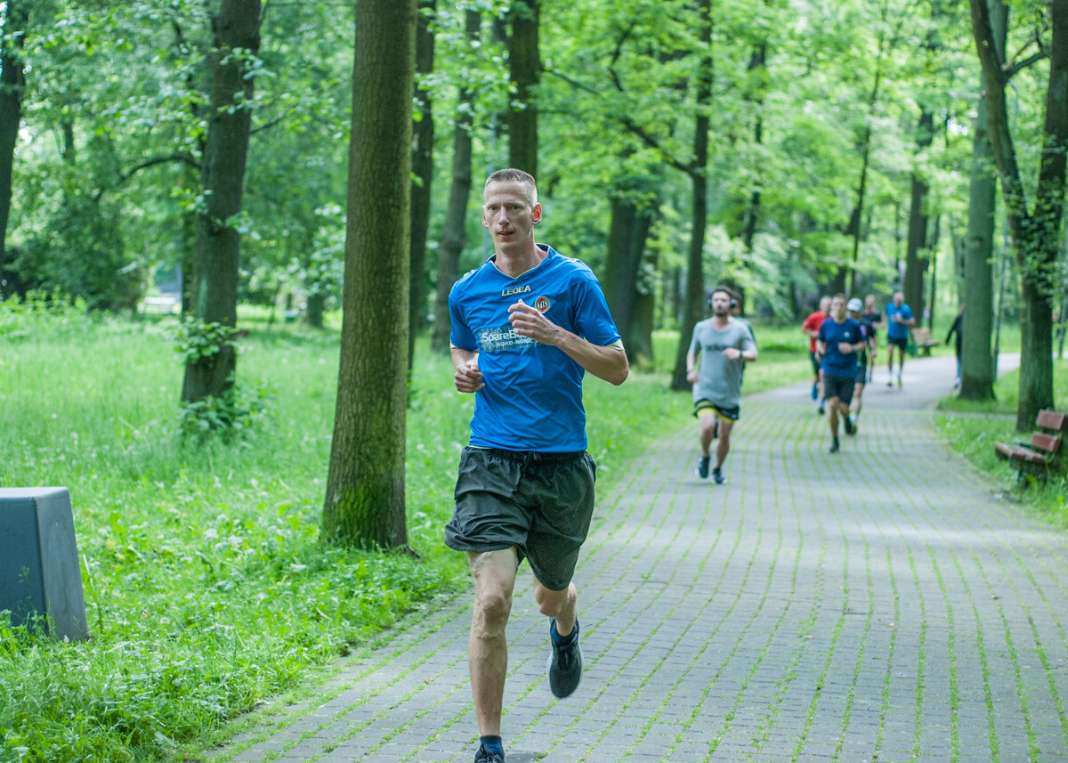 Za nami kolejna, majowa odsłona spotkań biegowych parkrun. Dzisiejsza, 410. edycja została zorganizowana z okazji Dnia Dziecka. Byliśmy na niej i my!