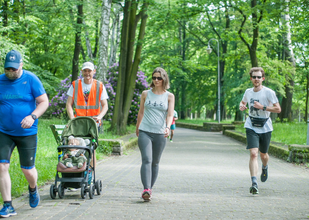 Za nami kolejna, majowa odsłona spotkań biegowych parkrun. Dzisiejsza, 410. edycja została zorganizowana z okazji Dnia Dziecka. Byliśmy na niej i my!