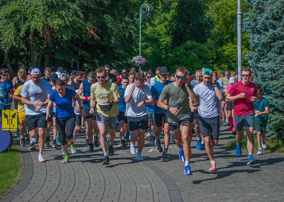 Kolejna specjalna edycja spotkań parkrun za nami. W słoneczny, sobotni poranek w parku Kościuszki po raz kolejny pojawił się tłum ludzi.