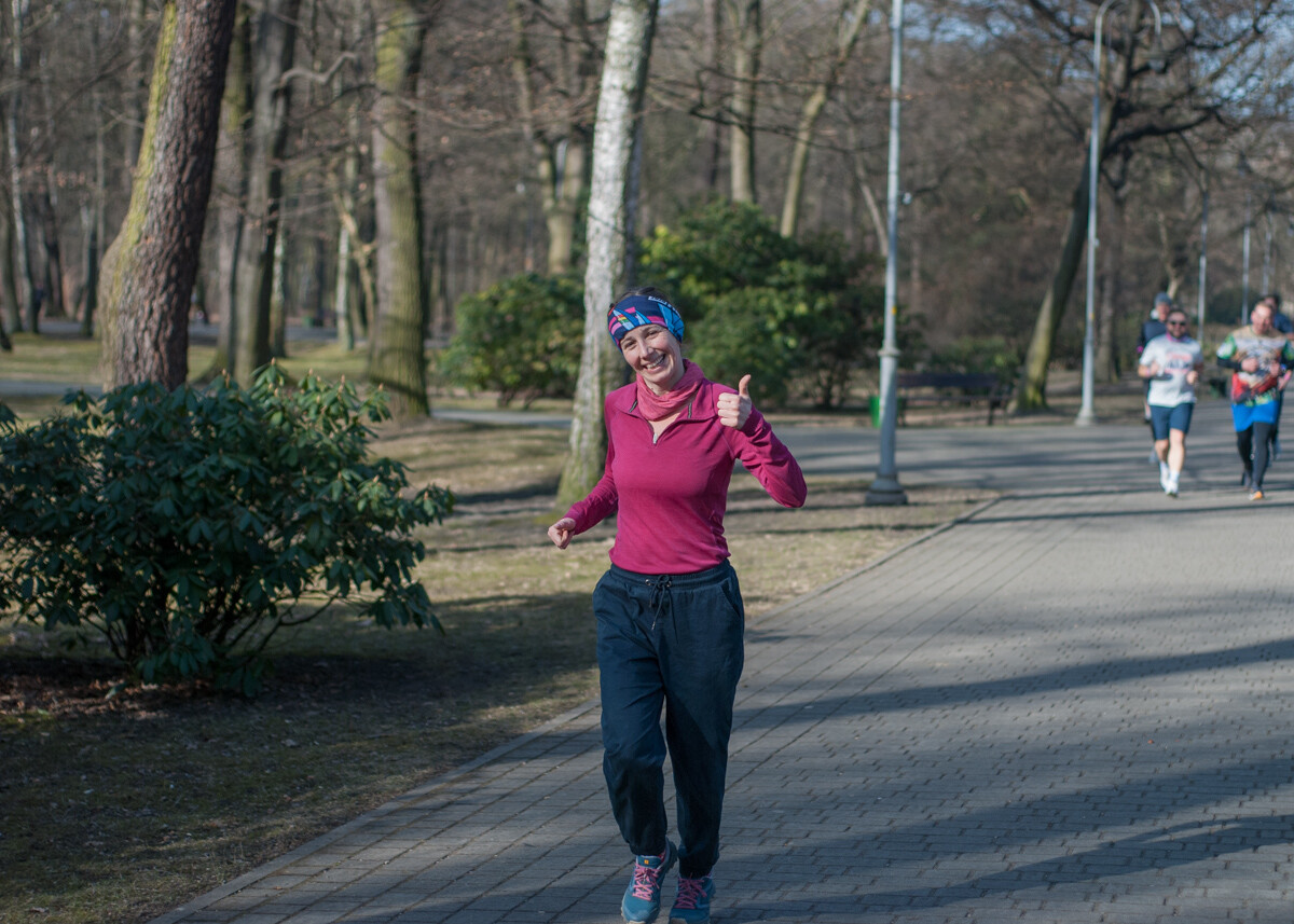 Kolejne biegowe spotkanie z cyklu parkrun za nami, tym razem przy okazji sportowej soboty, obchodzono także Dzień Kobiet. My także tam byliśmy i mamy zdjęcia!