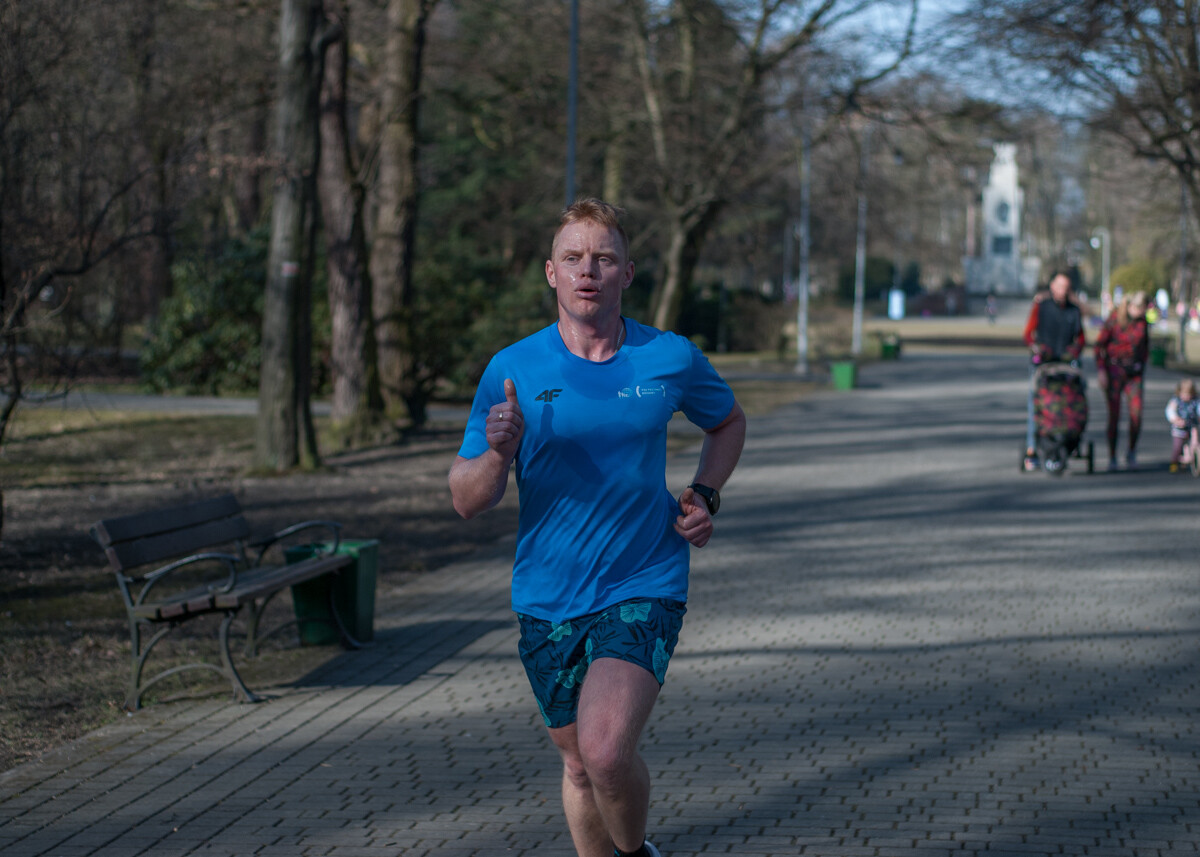 Kolejne biegowe spotkanie z cyklu parkrun za nami, tym razem przy okazji sportowej soboty, obchodzono także Dzień Kobiet. My także tam byliśmy i mamy zdjęcia!