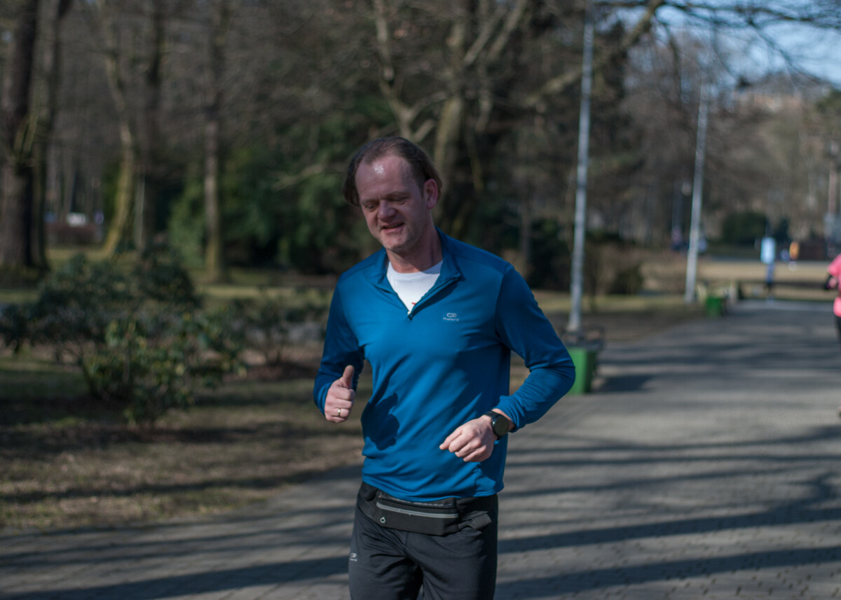 Kolejne biegowe spotkanie z cyklu parkrun za nami, tym razem przy okazji sportowej soboty, obchodzono także Dzień Kobiet. My także tam byliśmy i mamy zdjęcia!