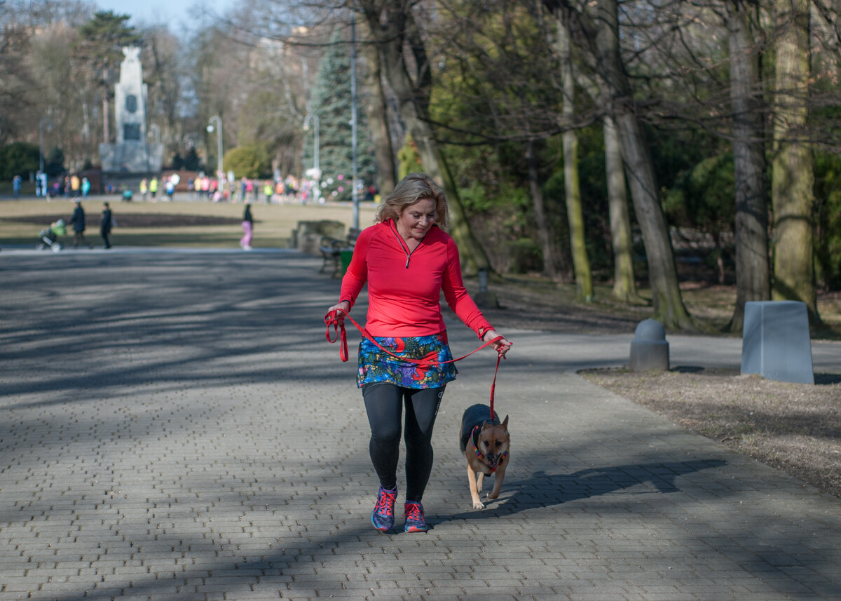 Kolejne biegowe spotkanie z cyklu parkrun za nami, tym razem przy okazji sportowej soboty, obchodzono także Dzień Kobiet. My także tam byliśmy i mamy zdjęcia!