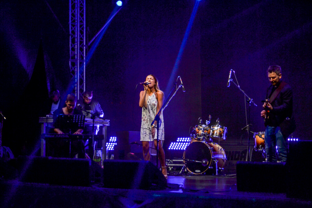 Pokazy pirotechniczne, lasery i sporo dobrej muzyki, to wszystko obserwował tłum ludzi zgromadzony na lotnisku Muchowiec. Pokazy PyroSilesia 2018 za nami.