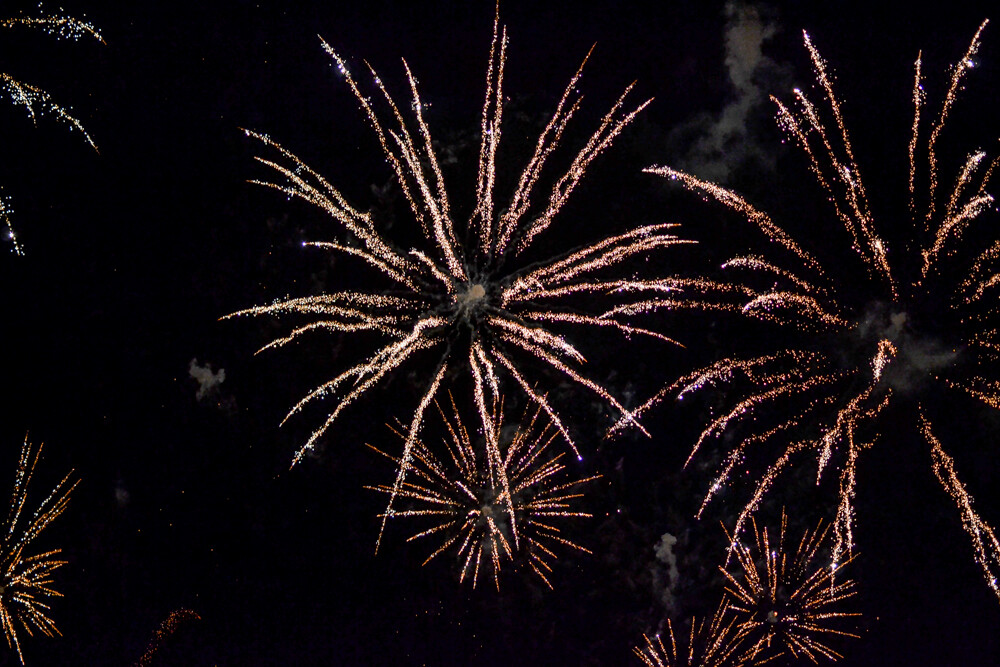 Pokazy pirotechniczne, lasery i sporo dobrej muzyki, to wszystko obserwował tłum ludzi zgromadzony na lotnisku Muchowiec. Pokazy PyroSilesia 2018 za nami.