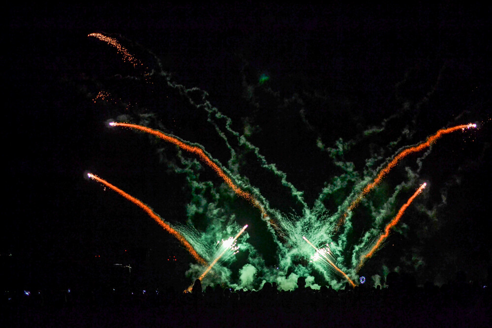 Pokazy pirotechniczne, lasery i sporo dobrej muzyki, to wszystko obserwował tłum ludzi zgromadzony na lotnisku Muchowiec. Pokazy PyroSilesia 2018 za nami.