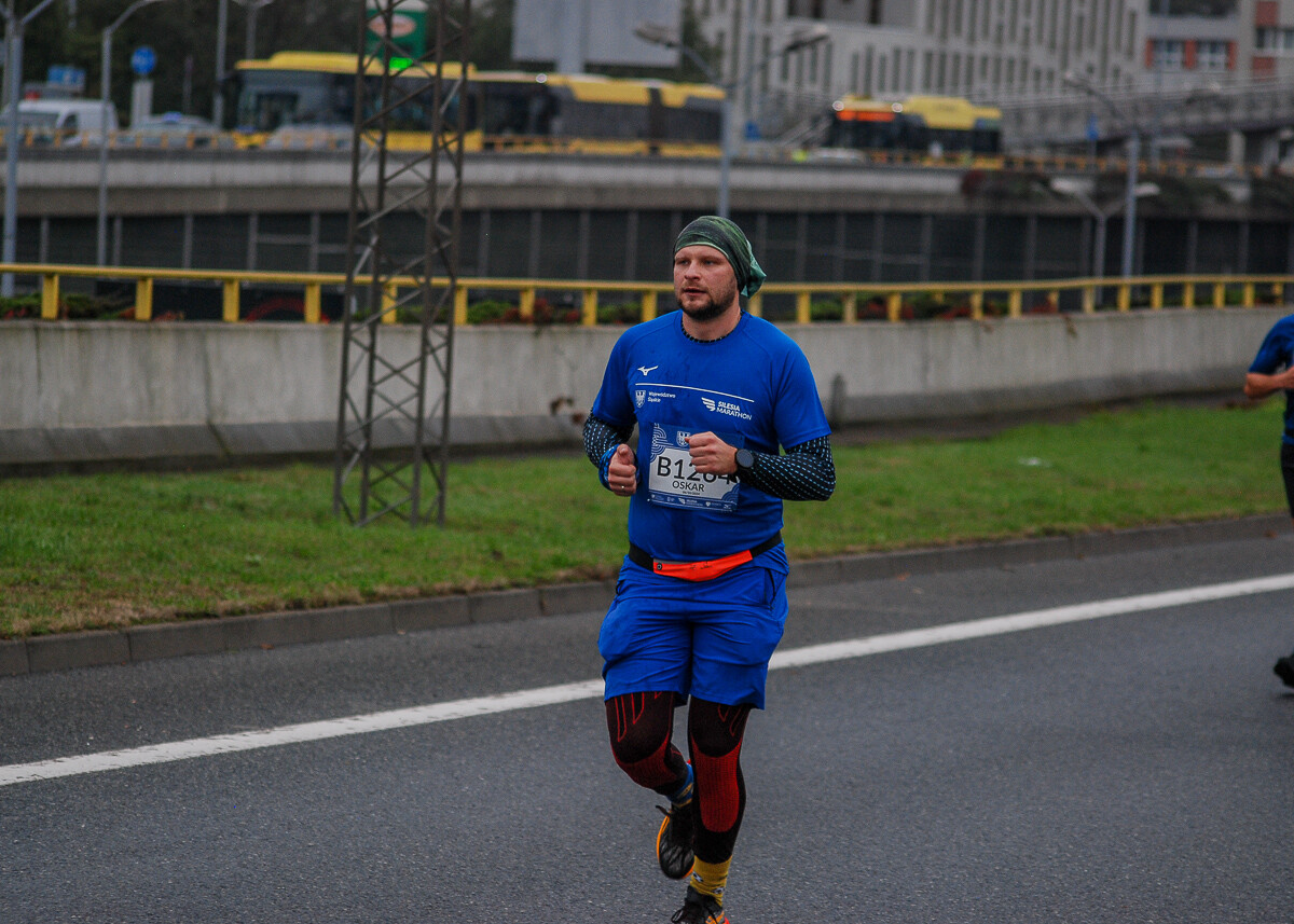 Ogromny tłum na trasie maratonu przemierza właśnie śląskie miasta. Chorzów, Katowice, Mysłowice i Siemianowice Śląskie opanowali tymczasowo biegacze. Mamy ich na zdjęciach!
