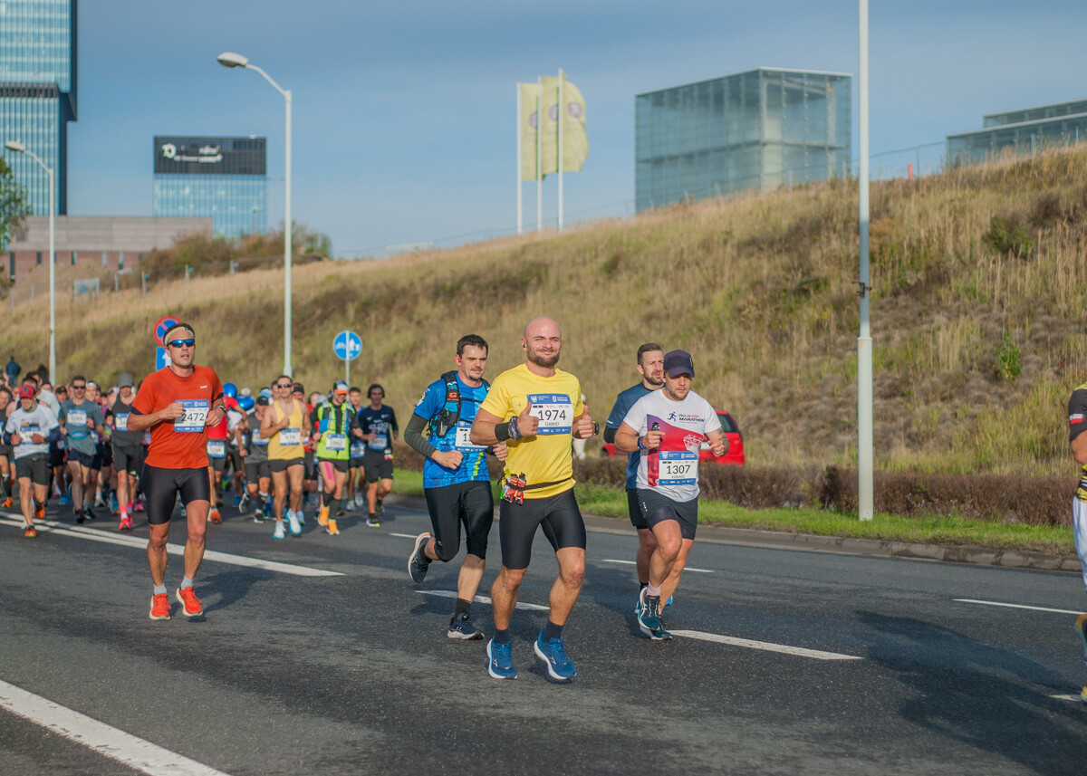 Za nami Silesia Marathon, edycja 2025., tysiące uczestników maratonu, a także półmaratonu biegło dziś ulicami śląskich miast.