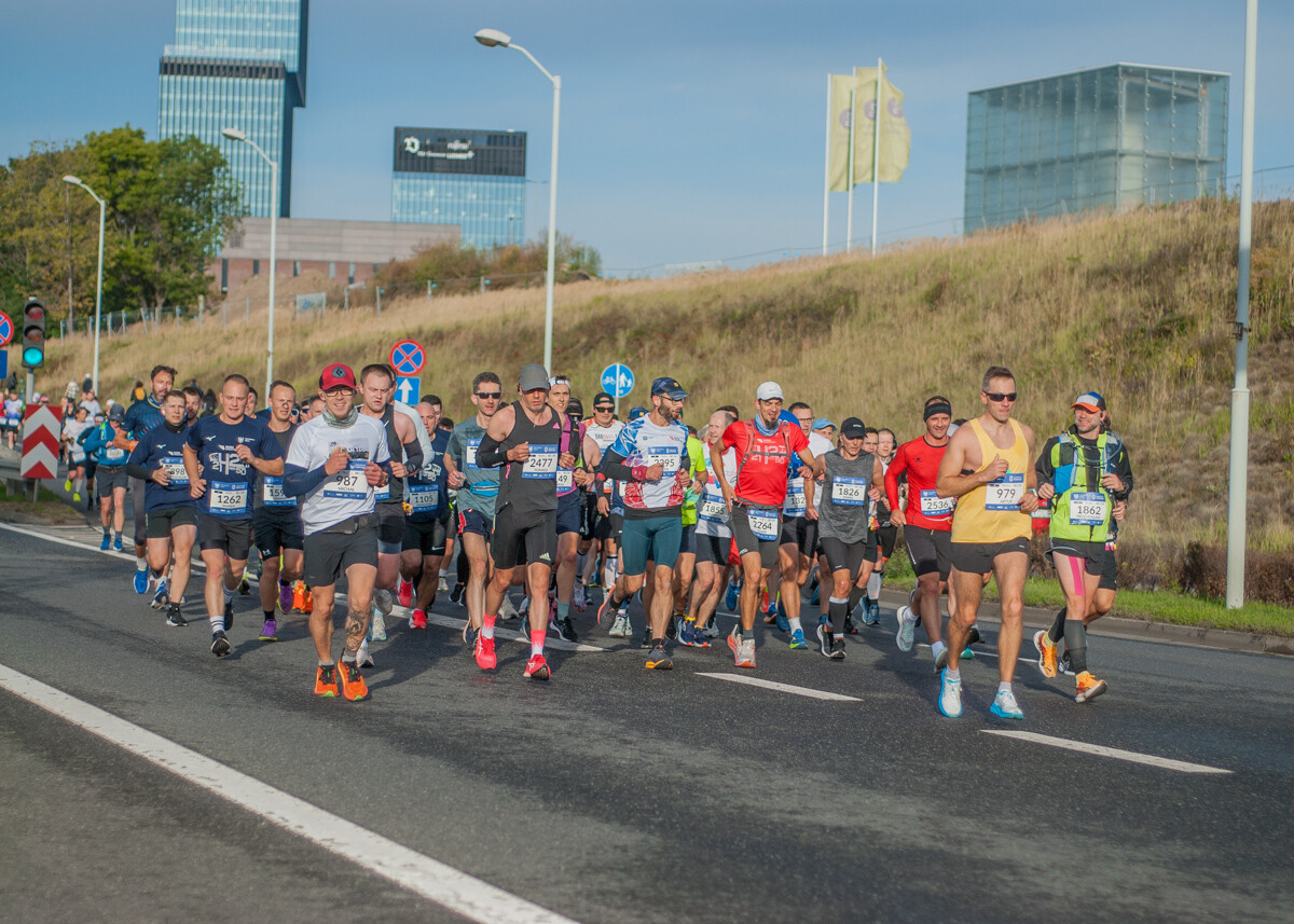 Za nami Silesia Marathon, edycja 2025., tysiące uczestników maratonu, a także półmaratonu biegło dziś ulicami śląskich miast.