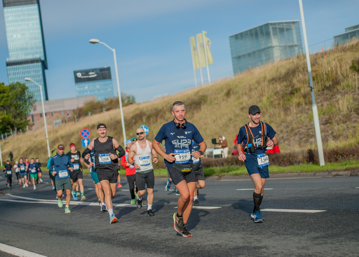 Za nami Silesia Marathon, edycja 2025., tysiące uczestników maratonu, a także półmaratonu biegło dziś ulicami śląskich miast.
