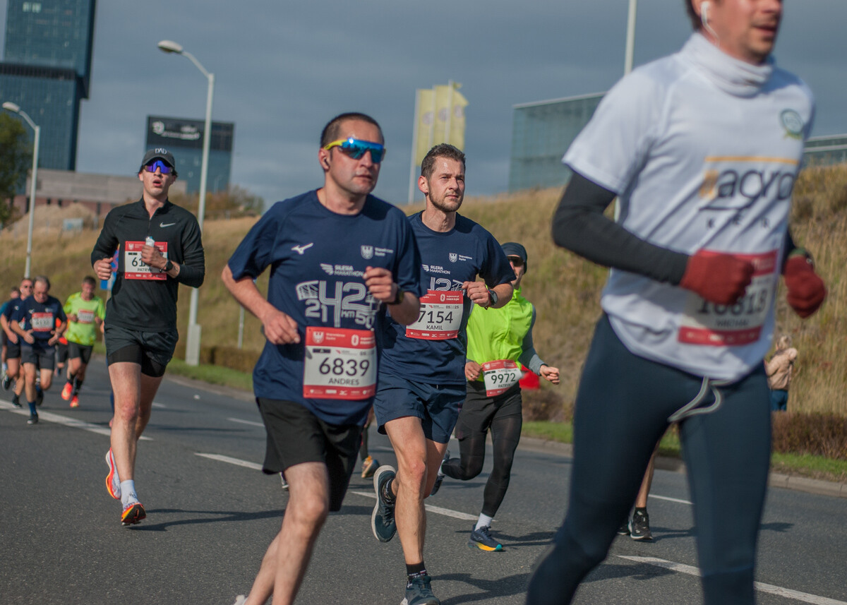 Silesia Półmaraton 2025 za nami. Pogoda i frekwencja dopisały wzorowo - na trasie pojawiły się tysiące zawodników.