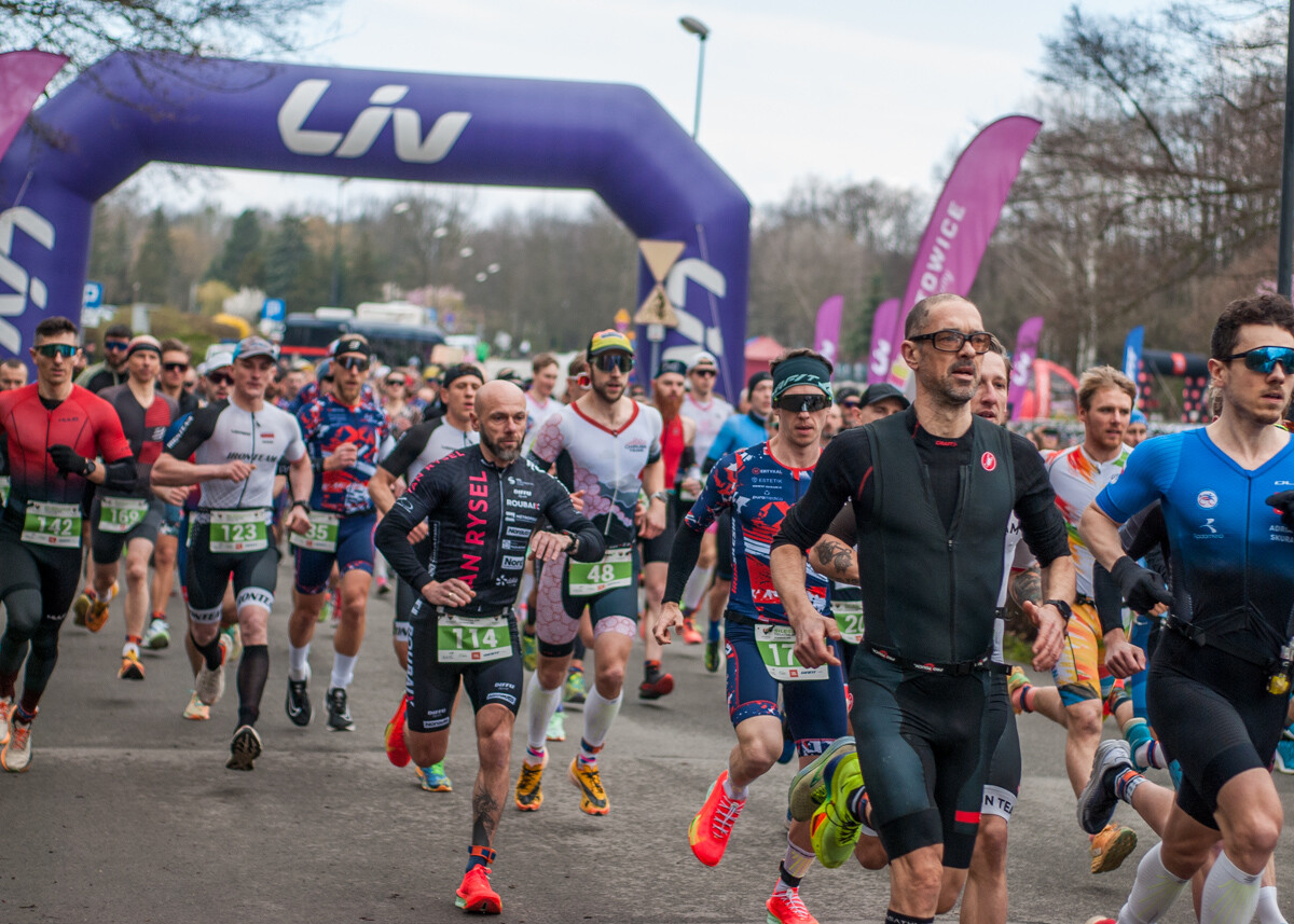 Za nami Silesiaman Duathlon Katowice, tłum zawodników pojawił się na starcie zawodów. Mamy zdjęcia!