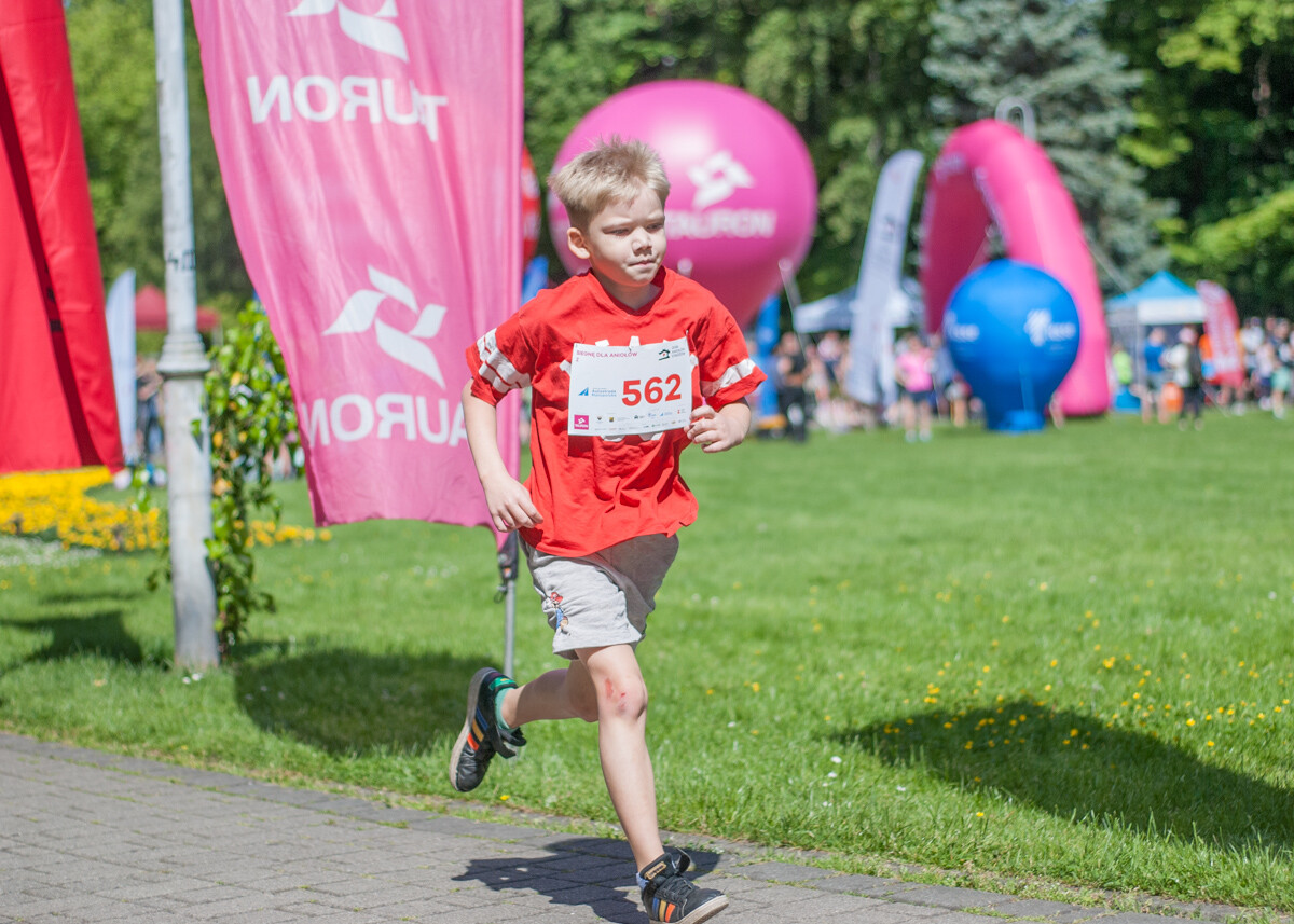 Za nami VI edycja Charytatywnego Biegu z okazji Dnia Dziecka „Tauron Biegnij dla Aniołów”! W Parku Kościuszki pojawił się kolorowy tłum biegaczy. Mamy to na zdjęciach!