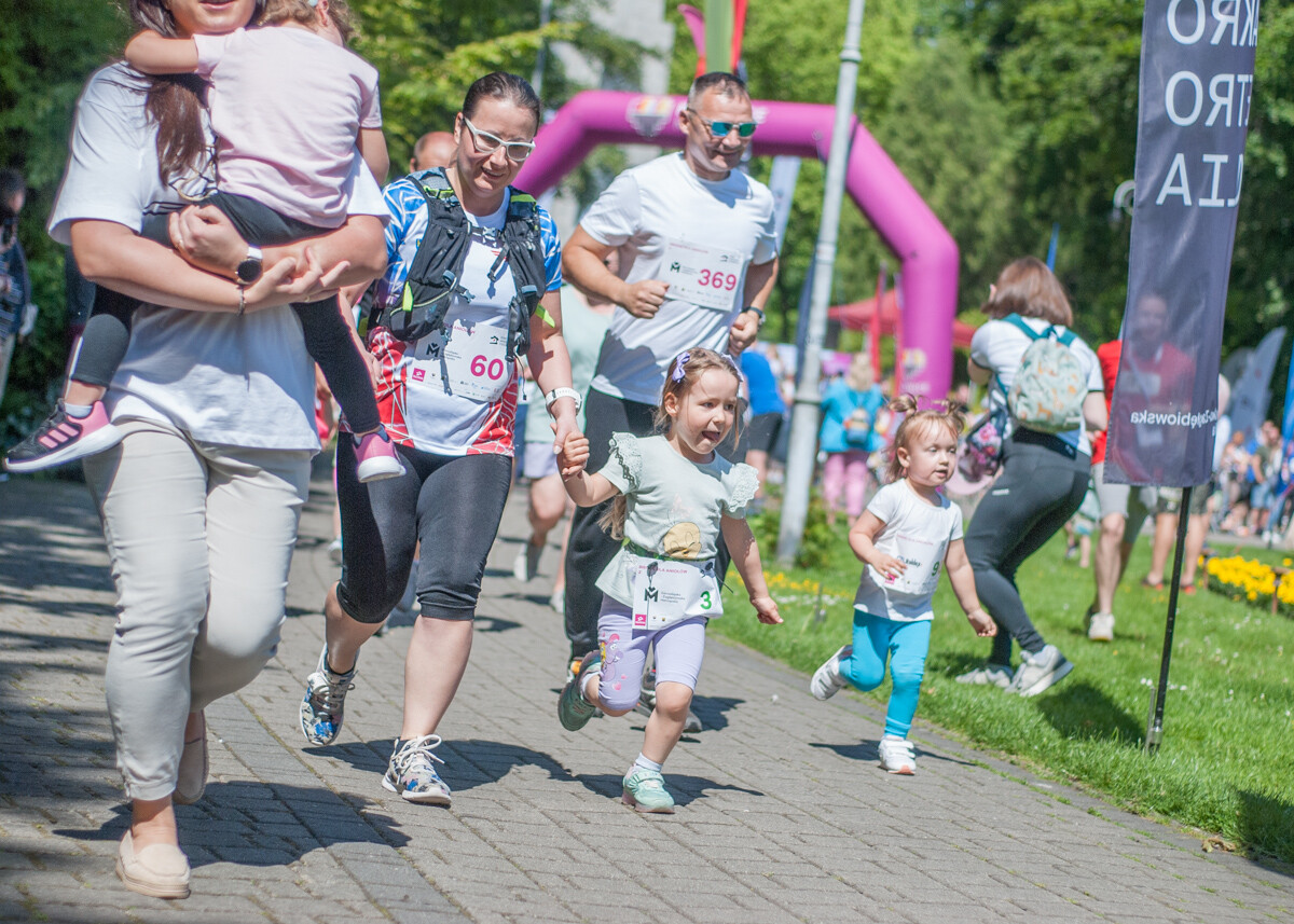 Za nami VI edycja Charytatywnego Biegu z okazji Dnia Dziecka „Tauron Biegnij dla Aniołów”! W Parku Kościuszki pojawił się kolorowy tłum biegaczy. Mamy to na zdjęciach!