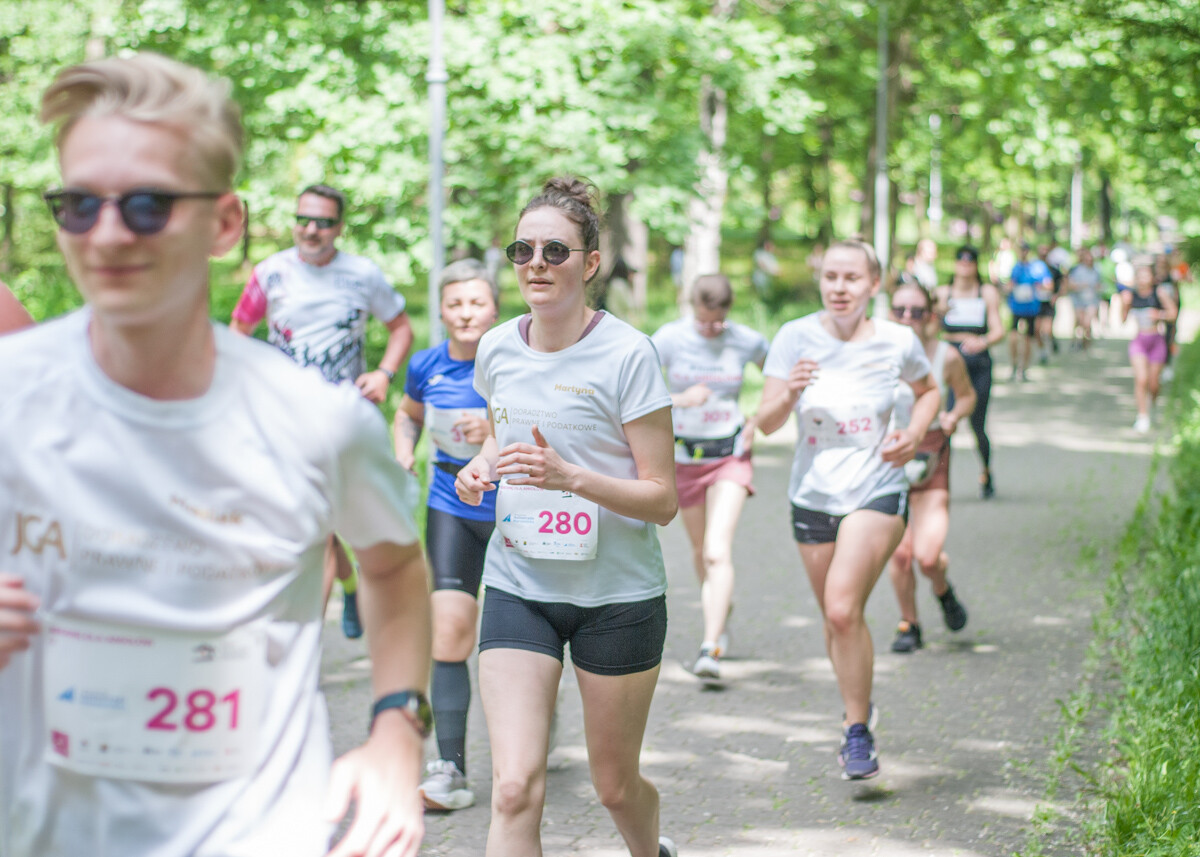 Za nami VI edycja Charytatywnego Biegu z okazji Dnia Dziecka „Tauron Biegnij dla Aniołów”! W Parku Kościuszki pojawił się kolorowy tłum biegaczy. Mamy to na zdjęciach!